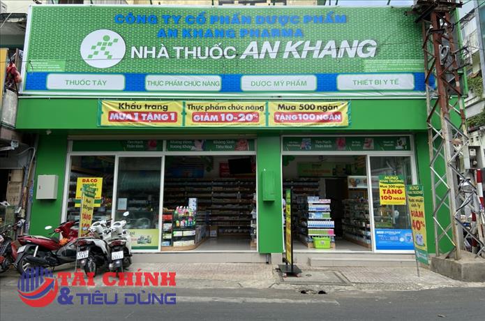 Nhiều nhà thuốc tại TP Hồ Chí Minh bị xử phạt, lộ loạt vi phạm từ bán thuốc kê đơn đến bảo quản thuốc