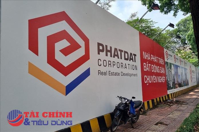Chủ tịch Phát Đạt chi hơn 240 tỷ đồng mua cổ phiếu, doanh thu 6 tháng giảm 65%