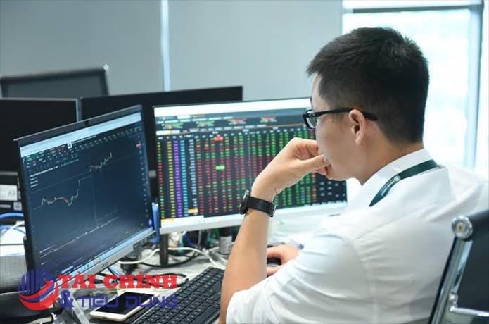Ngược chiều khối ngoại, tự doanh bán ròng hơn 2.500 tỷ đồng trong tháng 8