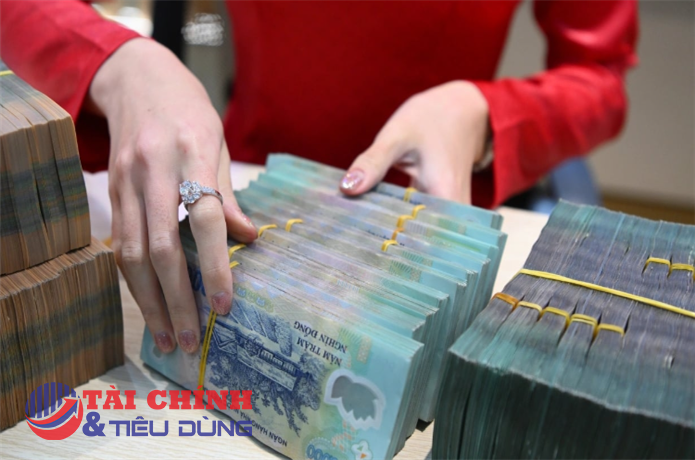 Vay mới trả nợ cũ: Doanh nghiệp đang “đảo dòng tiền” để sống sót?