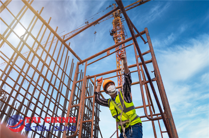 Ngành xây lắp chịu áp lực biên lợi nhuận, thép hưởng lợi từ nhu cầu nội địa